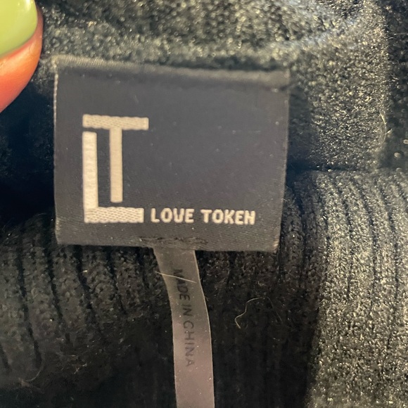 NEW Love token sweater - Picture 4 of 4